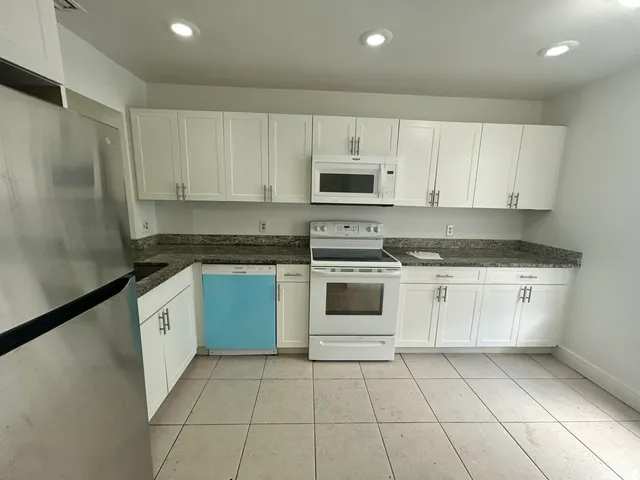 $177,000 | 5057 Breckenridge Place, Unit 18, West Palm Beach, FL 33417