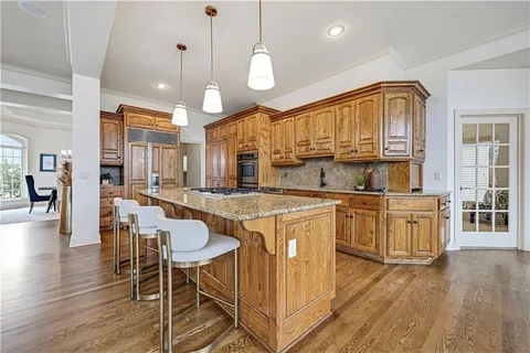$1,095,000 | 740 Suffolk Drive, Loch Lloyd, MO 64012