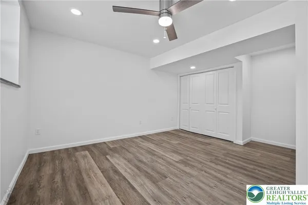 a picture of a room
