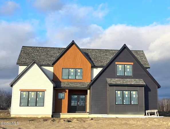 $1,100,000 | 4 Faulkner Drive, Halfmoon, NY 12188