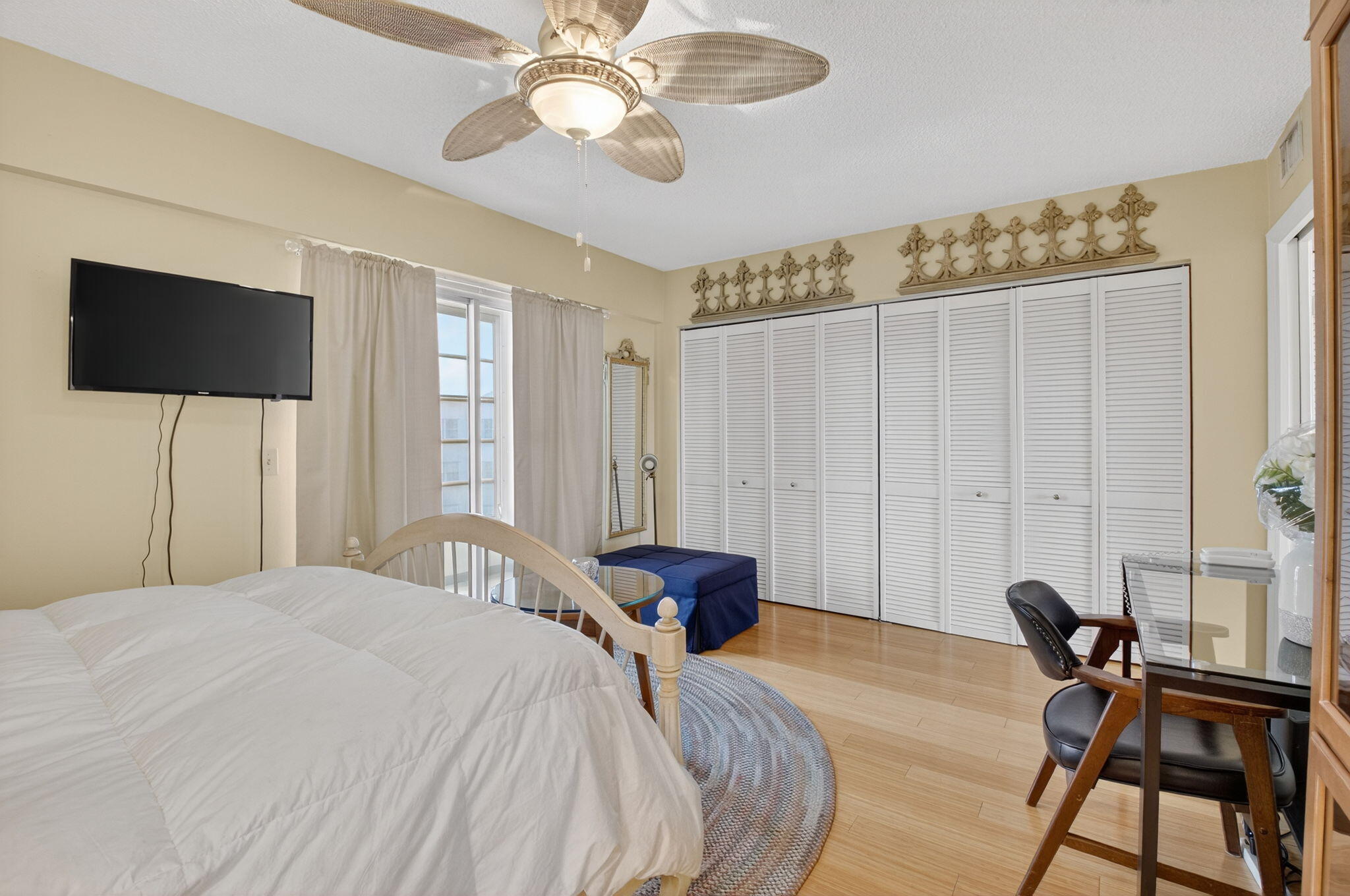 125 Suffolk C Boca Raton, FL 33434 - Photo 16 of 50 a bedroom with a bed and a chandelier