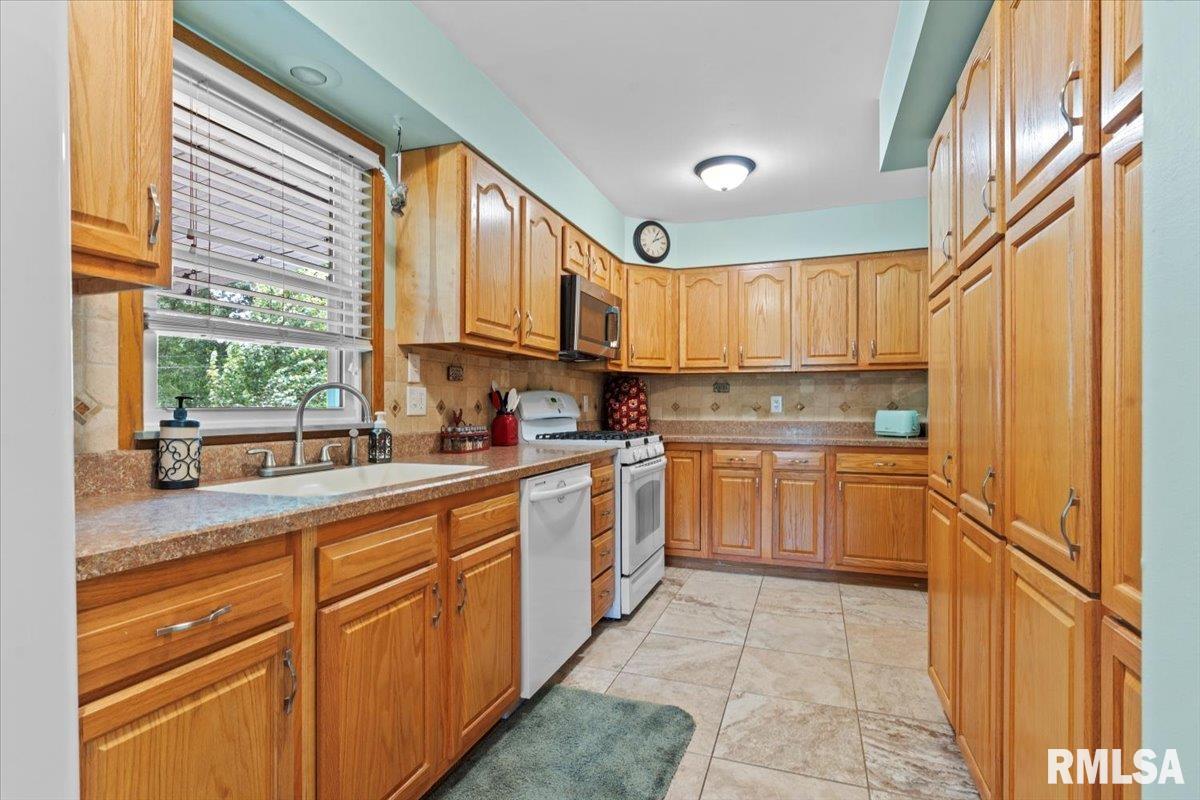 30 Greencastle Circle Springfield, IL 62712 - Photo 12 of 37 Gallery Image 12