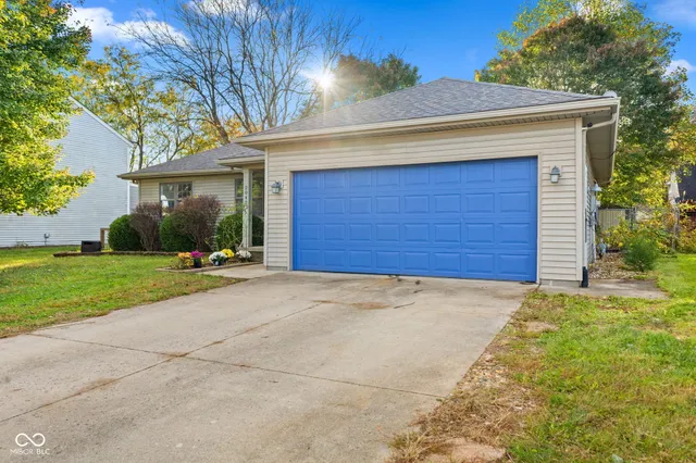 $259,900 | 2042 Sumpter Trail, Columbus, IN 47203