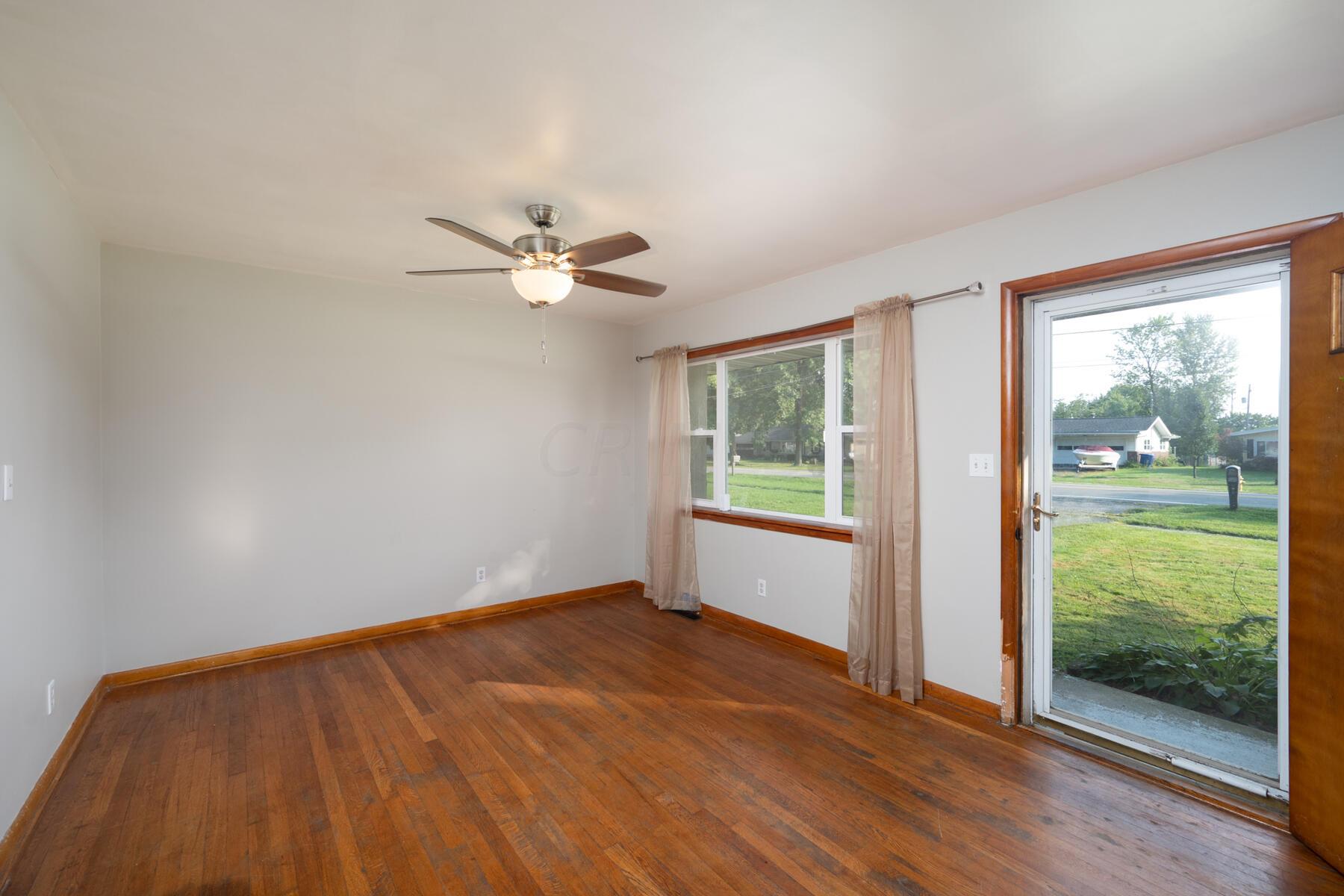 287 Troy Road Delaware, OH 43015 - Photo 6 of 35 Living Room