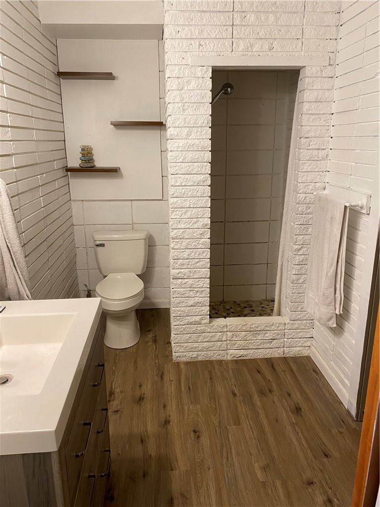 196 East Lakeview Trail Sandia, TX 78383 - Photo 11 of 39 a bathroom with a sink and a toilet