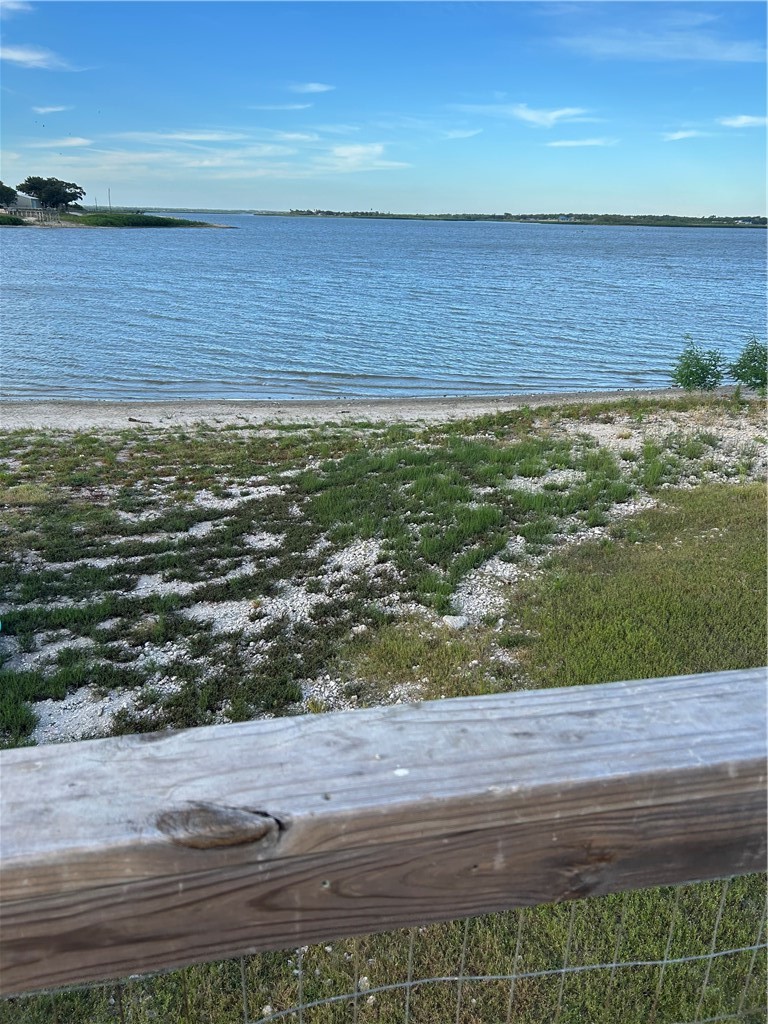 196 East Lakeview Trail Sandia, TX 78383 - Photo 8 of 39 a view of a ocean view