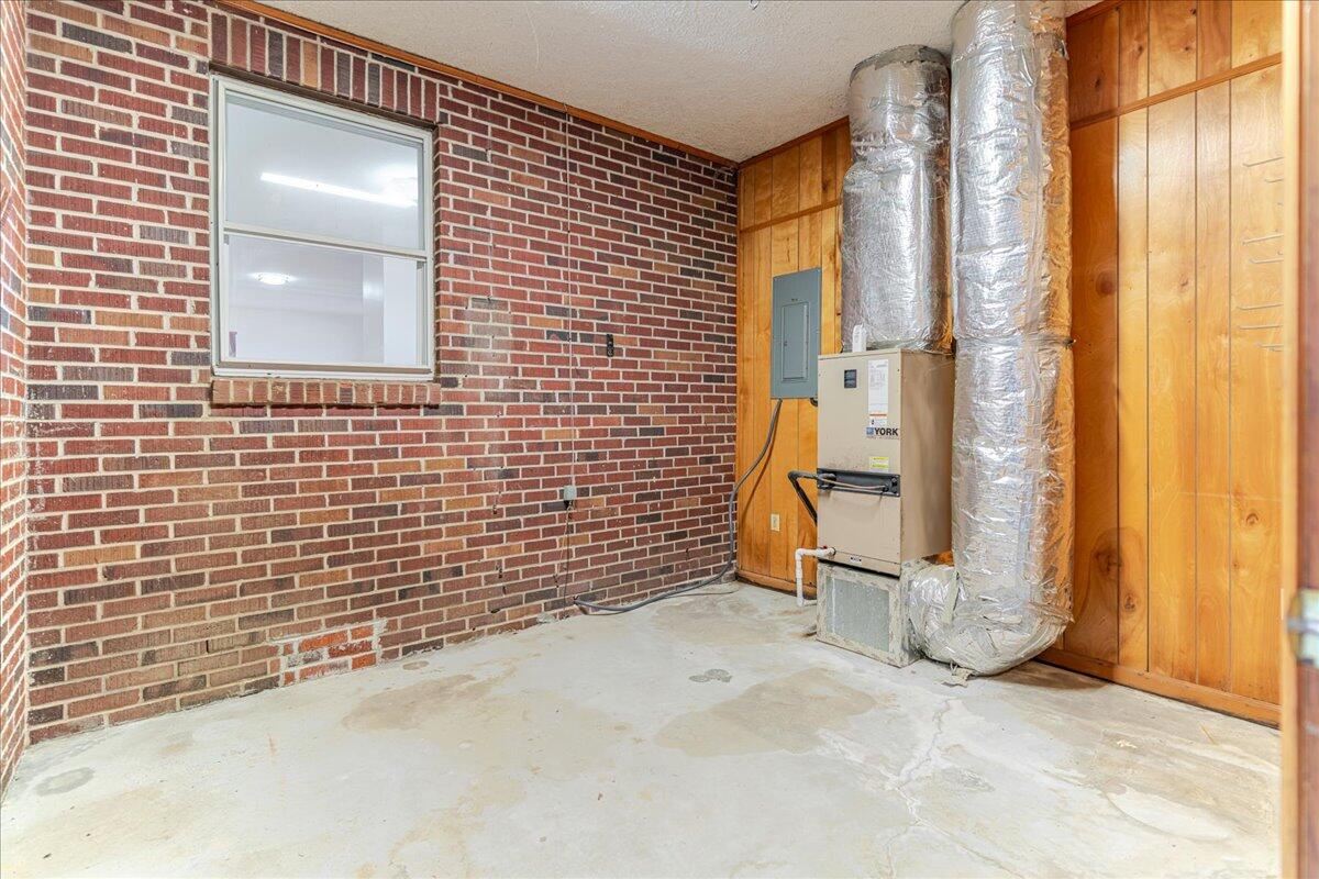 6100 Springfield Road Williston, SC 29853 - Photo 29 of 38