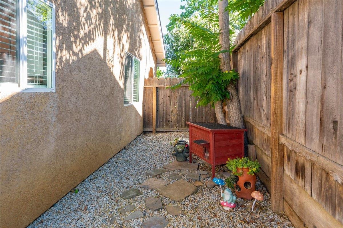 2110 Gentry Way Red Bluff, CA 96080 - Photo 45 of 47 a backyard of a house with outdoor seating