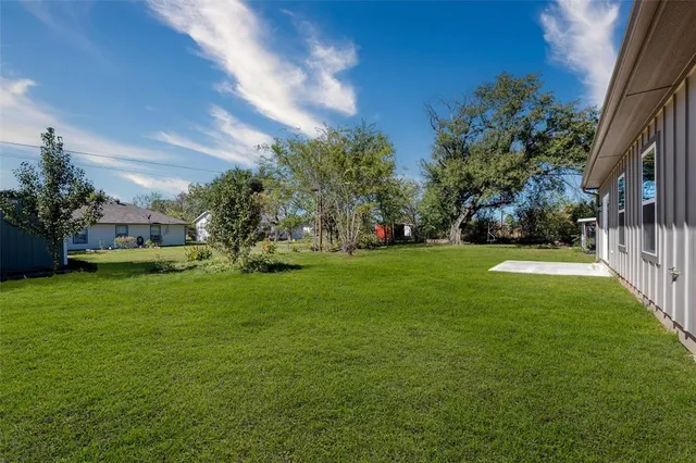 a view of a house with a big yard