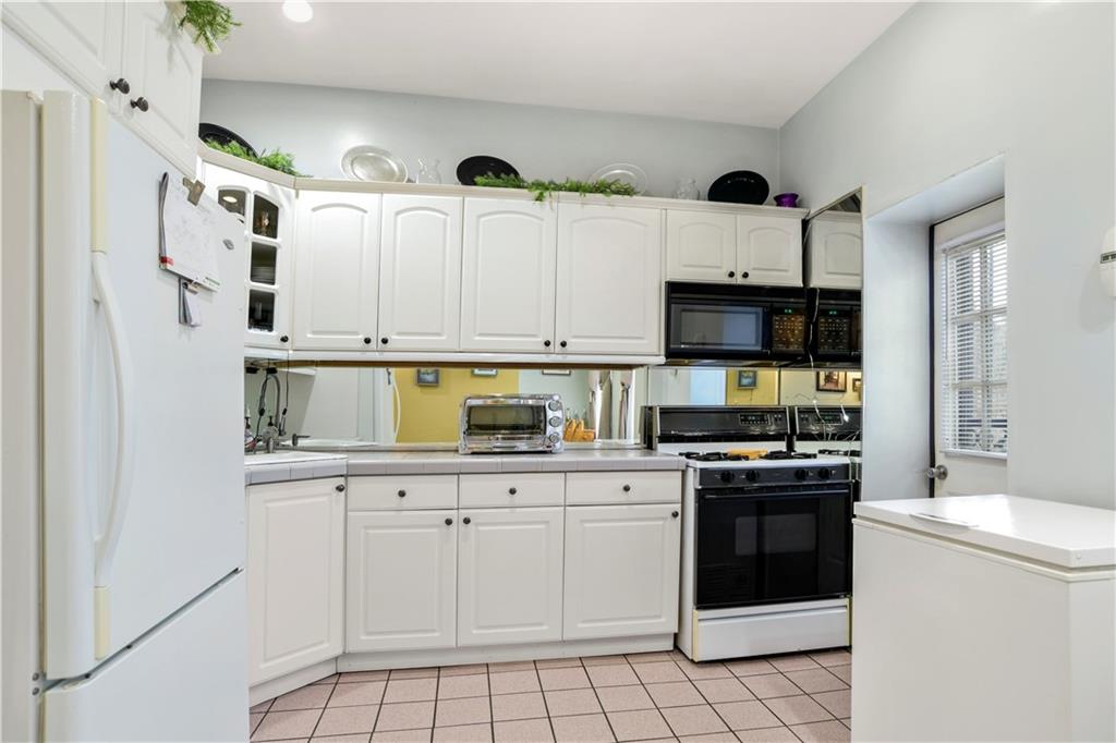 629 45th Street Brooklyn, NY 11220 - Photo 2 of 10