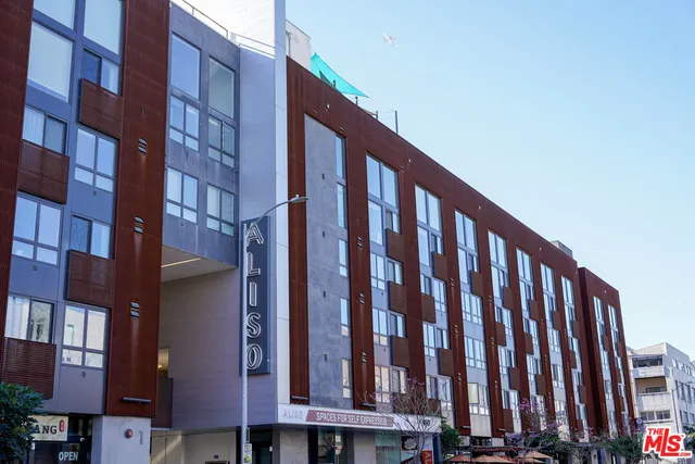 $2,161 | 950 East 3rd Street, Unit 2228, Los Angeles, CA 90013