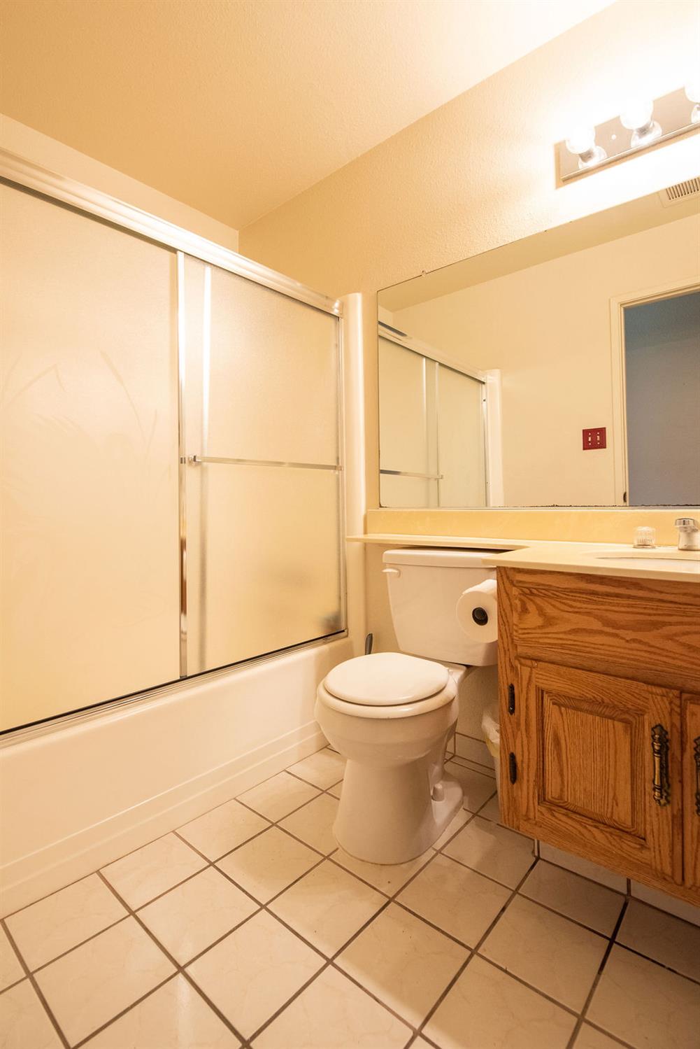 3333 Mesquite Way Modesto, CA 95355 - Photo 32 of 44 HALL FULL BATH