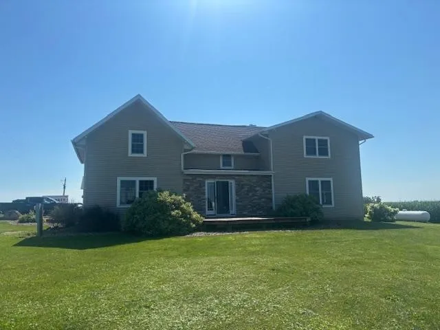 $460,000 | 7773 Porter Hill Road, Lancaster, WI 53813