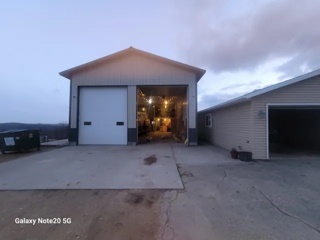 $460,000 | 7773 Porter Hill Road, Lancaster, WI 53813