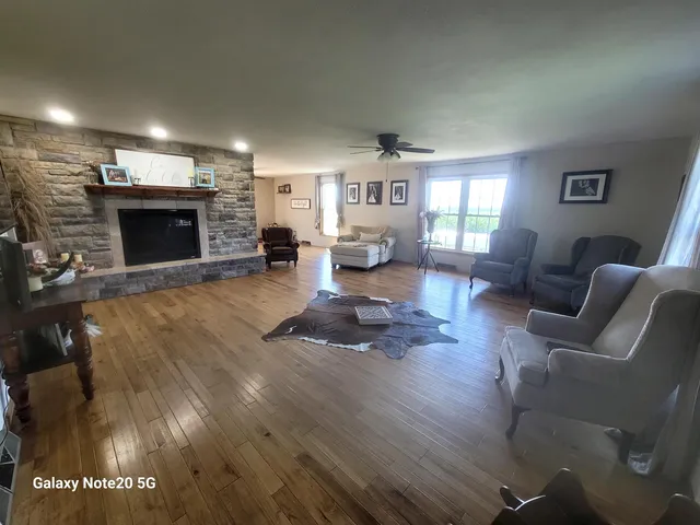 $460,000 | 7773 Porter Hill Road, Lancaster, WI 53813