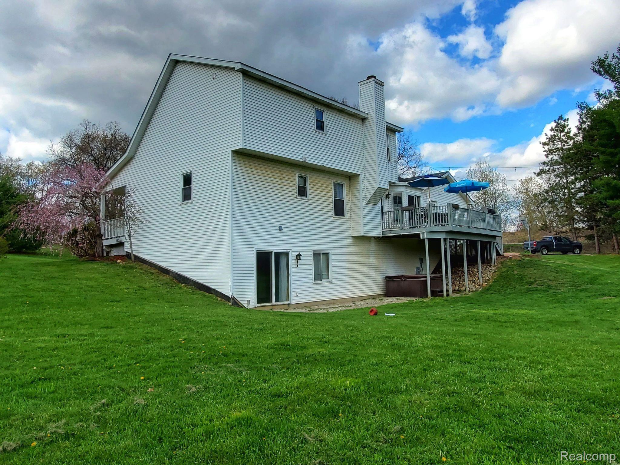 11798 Clyde Road Fenton, MI 48430 - Photo 5 of 46 ZZy4rnsk.jpeg