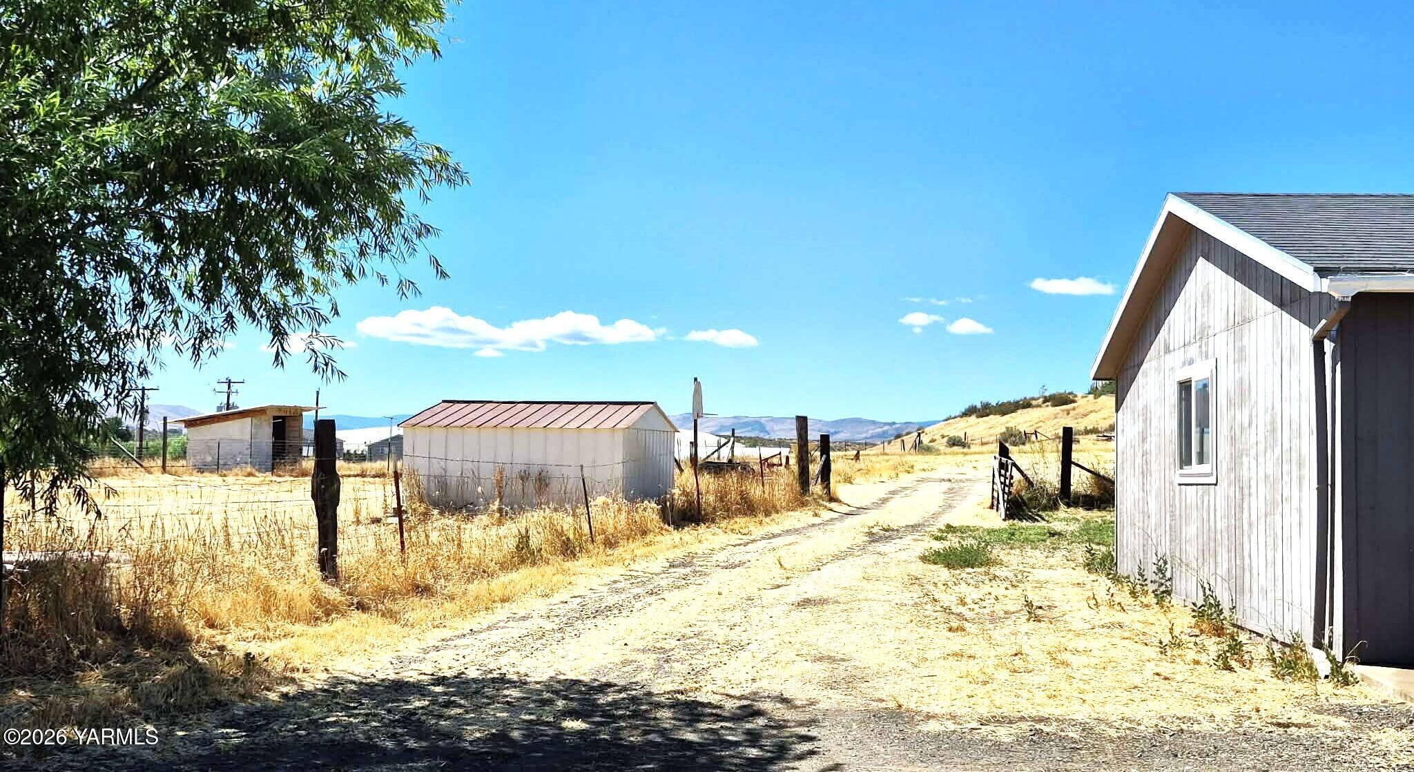497 Burnham Road Yakima, WA 98908 - Photo 10 of 33 378de6ca-92bf-432c-acf2-497aa77070a7
