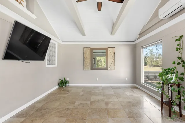 a view of entryway with furniture