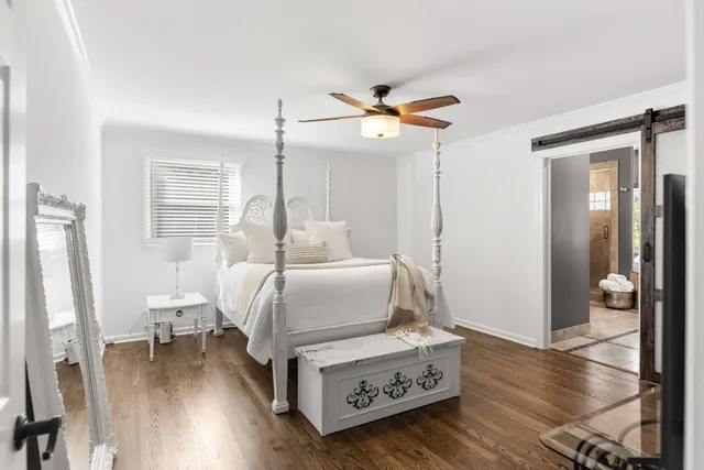 a view of workspace with wooden floor and mirror