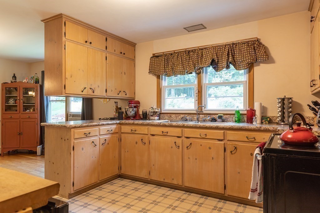 29 Brainard Road Wilbraham, MA 01095 - Photo 3 of 33 Gallery Image 3