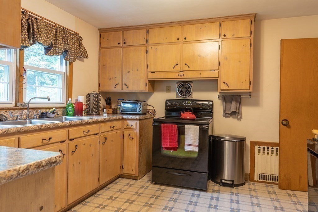29 Brainard Road Wilbraham, MA 01095 - Photo 4 of 33 Gallery Image 4