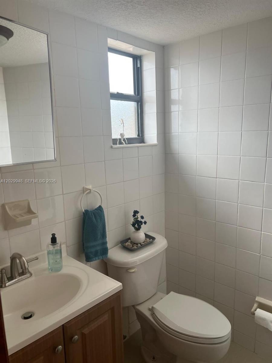 240 West 68th Street, Unit 202 Hialeah, FL 33014 - Photo 5 of 9