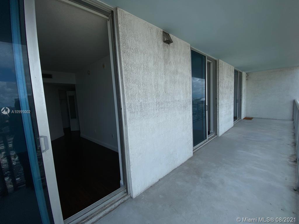 185 Southwest 7th Street, Unit 3403 Miami, FL 33130 - Photo 27 of 34 a view of closet area