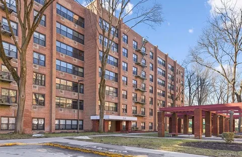 $619,000 | 75-34 Bell Boulevard, Unit LF | Astoria