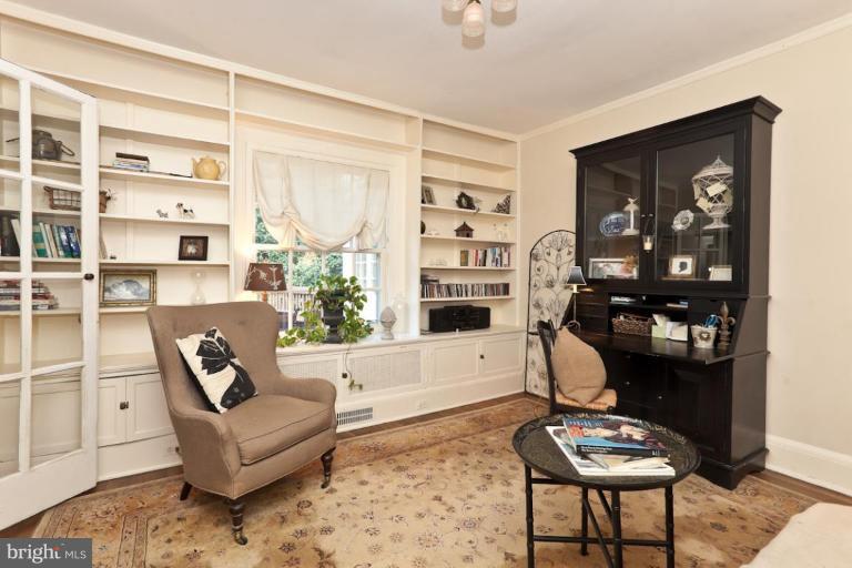 108 Longwood Road Baltimore, MD 21210 - Photo 22 of 28 a living room with furniture a rug and a window