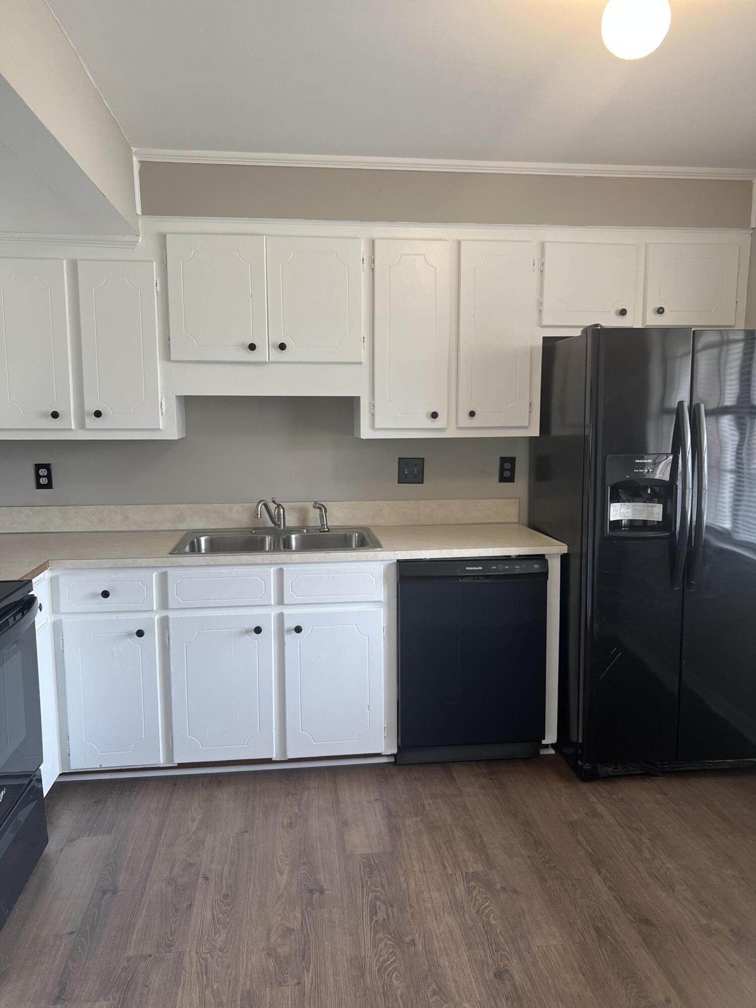 7736 Suzanne Drive North Charleston, SC 29418 - Photo 2 of 17 70B35F7F-2595-4C62-B848-6F62F57E1F70