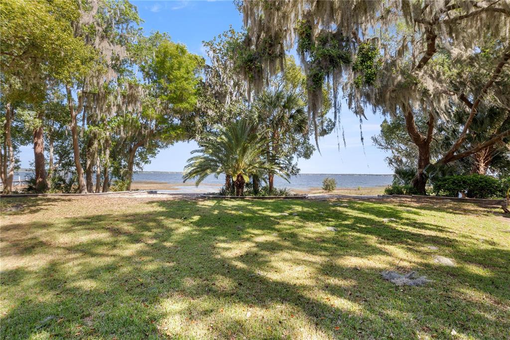 12621 Southeast Sunset Harbor Road Weirsdale, FL 32195 - Photo 6 of 54