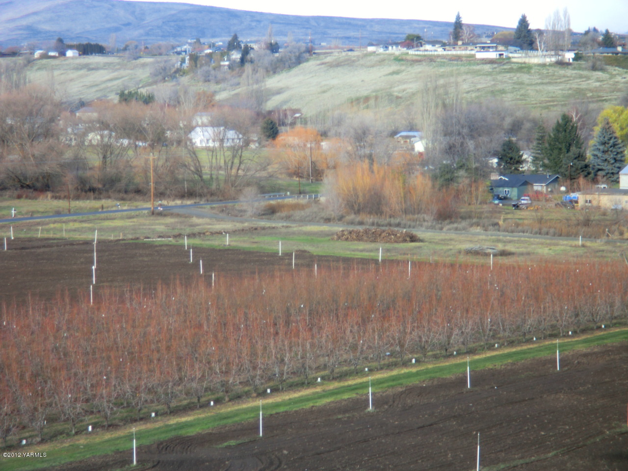 1409 Dazet Road Yakima, WA 98908 - Photo 1 of 3 a view of lake