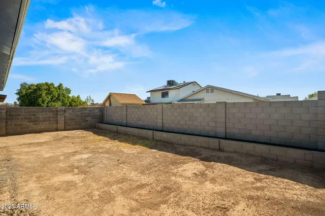 a view of a house with a backyard