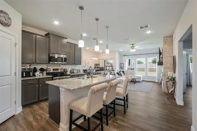 $340,000 | 117 Mustang Drive, Lindsay, TX 76240