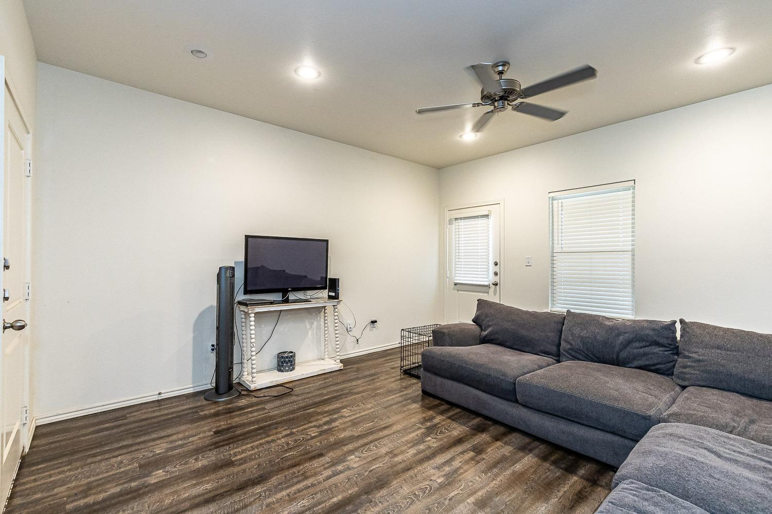 6907 20th Street Lubbock, TX 79407 - Photo 3 of 29 Living Area