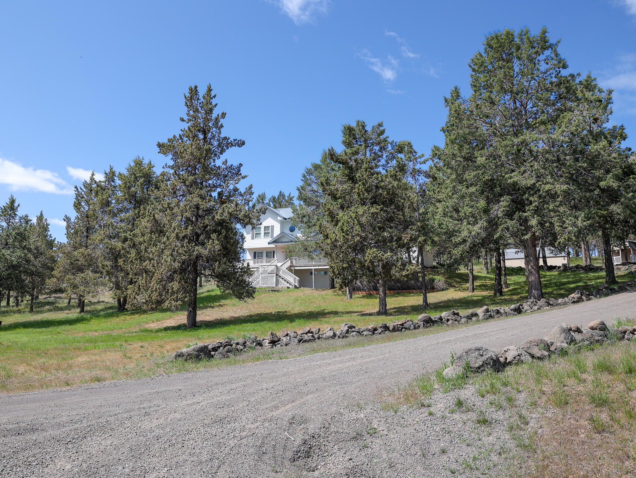 6620 Scottsbluff Road Klamath Falls, OR 97601 - Photo 41 of 51 Driveway up