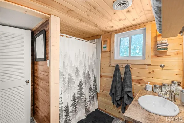 $153,700 | 7640 Lake Drive, Cedar Hill, MO 63016