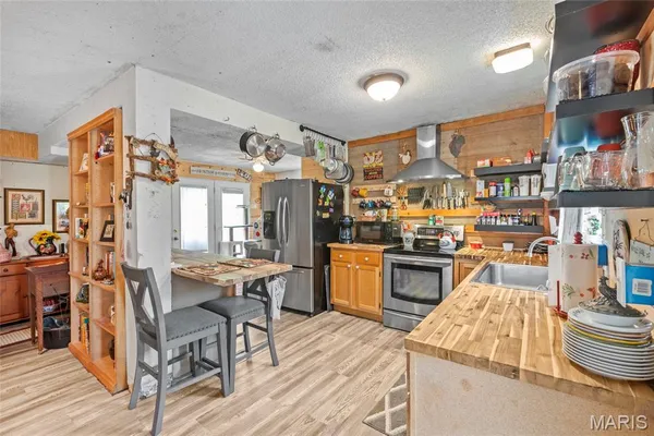 $153,700 | 7640 Lake Drive, Cedar Hill, MO 63016