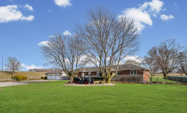 $545,000 | 945 Troy Phillips Road, Monticello, IL 61856