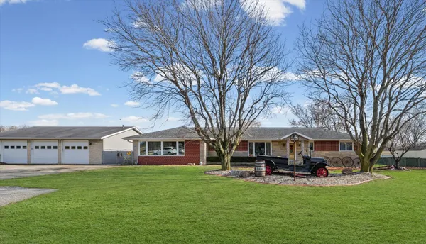 $545,000 | 945 Troy Phillips Road, Monticello, IL 61856