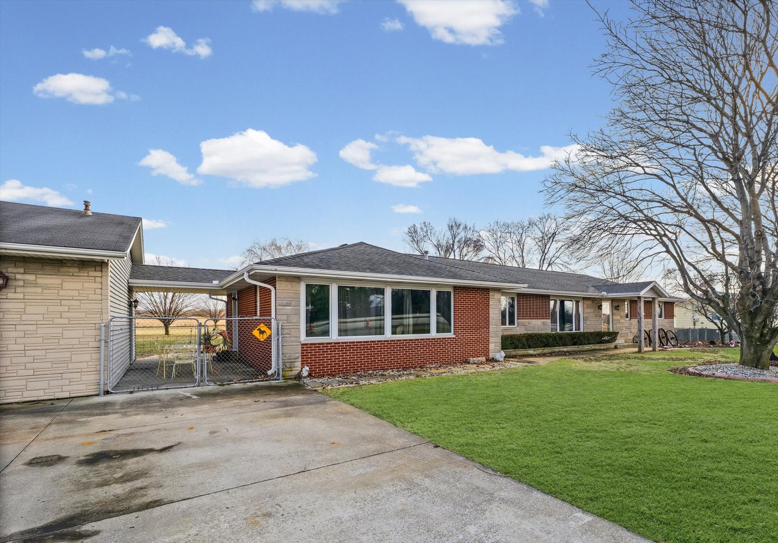 945 Troy Phillips Road Monticello, IL 61856 - Photo 3 of 34