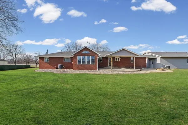 $545,000 | 945 Troy Phillips Road, Monticello, IL 61856