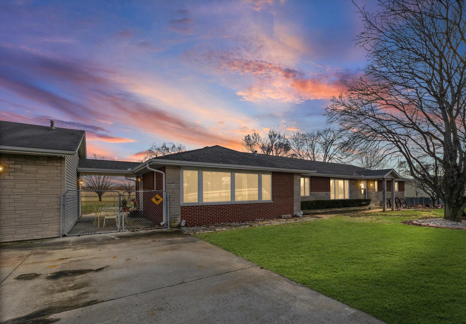 945 Troy Phillips Road Monticello, IL 61856 - Photo 4 of 34