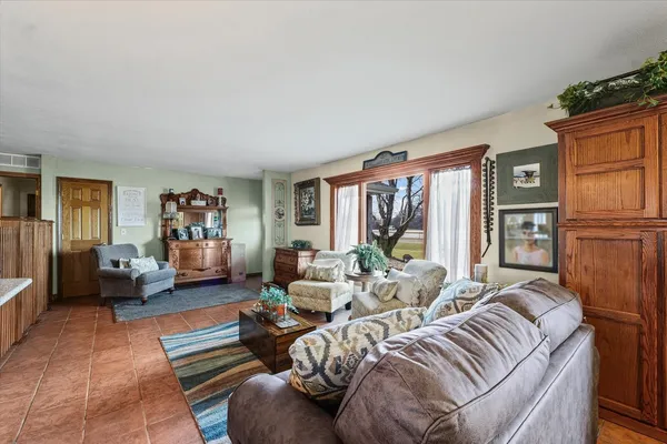 $545,000 | 945 Troy Phillips Road, Monticello, IL 61856