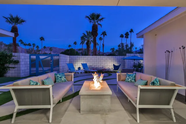 a view of a kitchen with kitchen island table and chairs