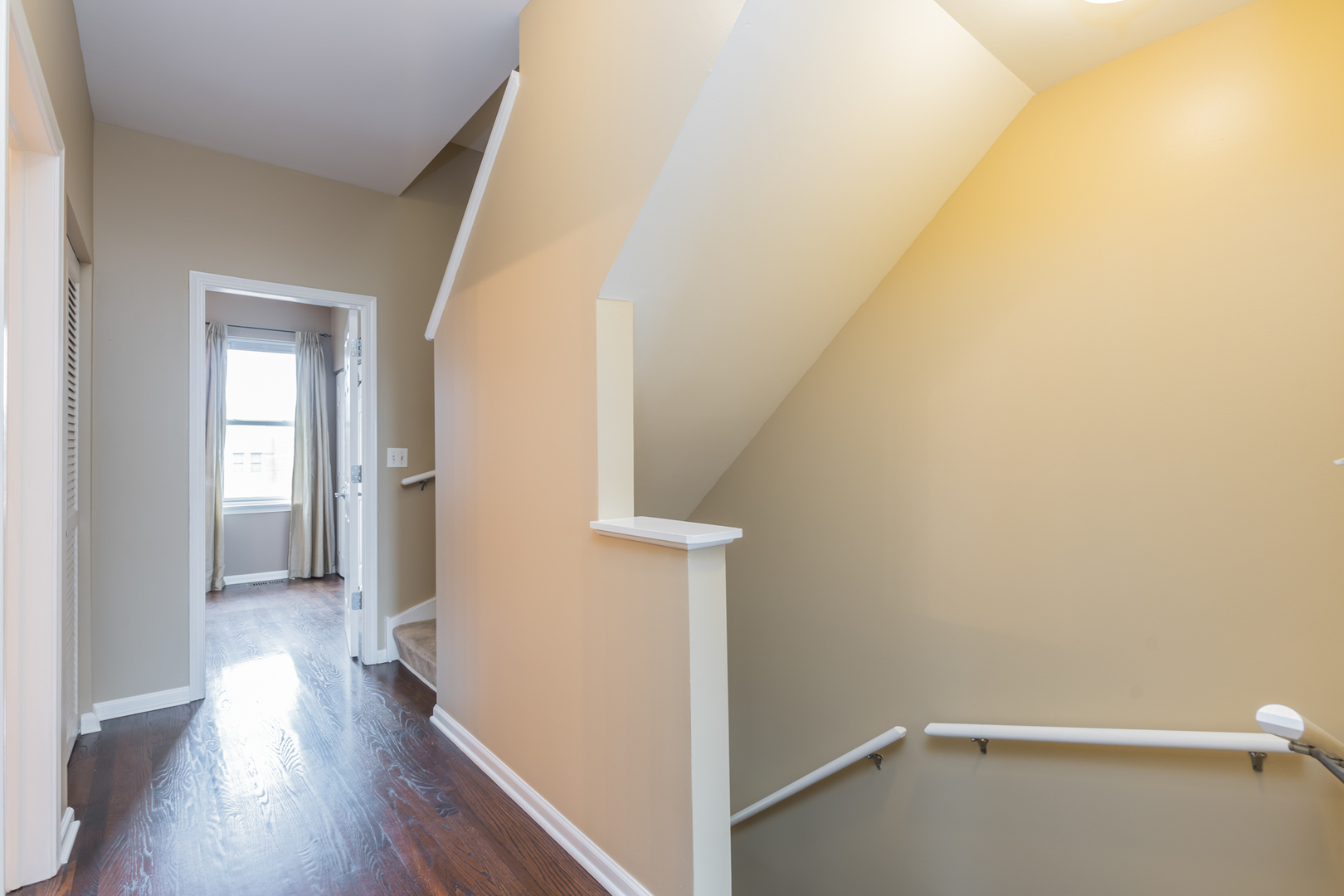 721 West 15th Street Chicago, IL 60607 - Photo 24 of 27 a view of a hallway with wooden floor