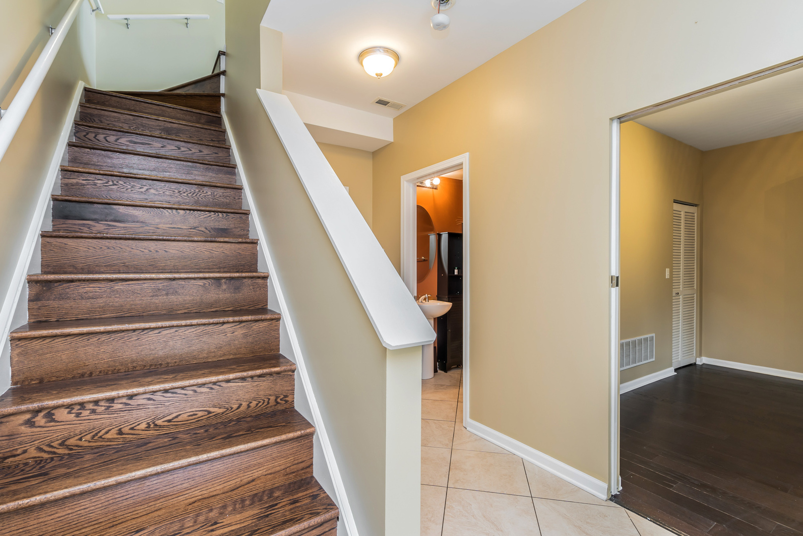 721 West 15th Street Chicago, IL 60607 - Photo 5 of 27 a view of entryway