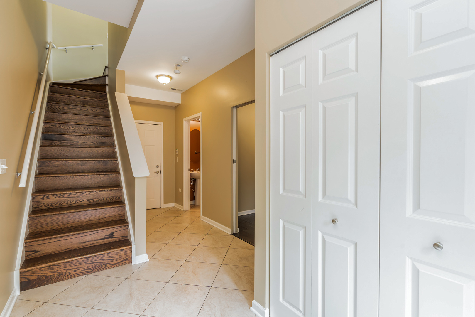721 West 15th Street Chicago, IL 60607 - Photo 6 of 27 a view of a hallway with wooden floor and entryway