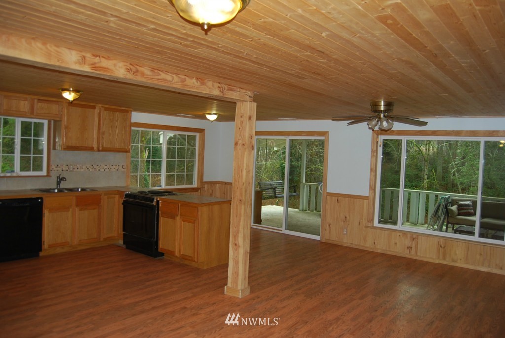 12954 Wallace Road Southeast Olalla, WA 98359 - Photo 4 of 24 Gallery Image 4