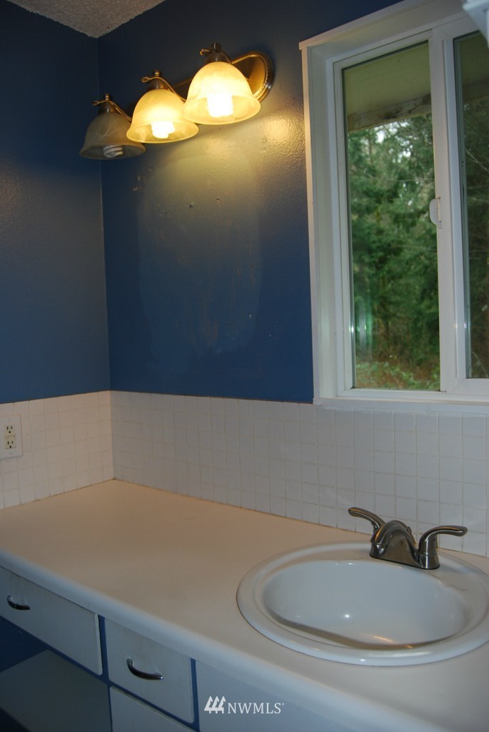 12954 Wallace Road Southeast Olalla, WA 98359 - Photo 8 of 24 Gallery Image 8